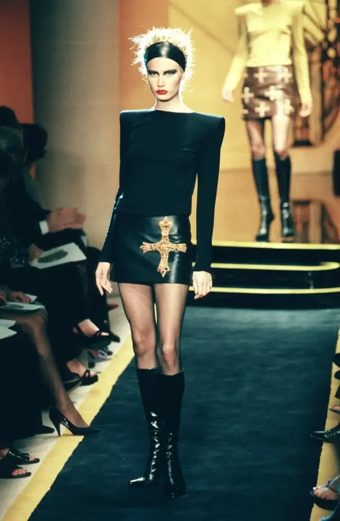 Gianni Versace Fall Winter 1997 collection